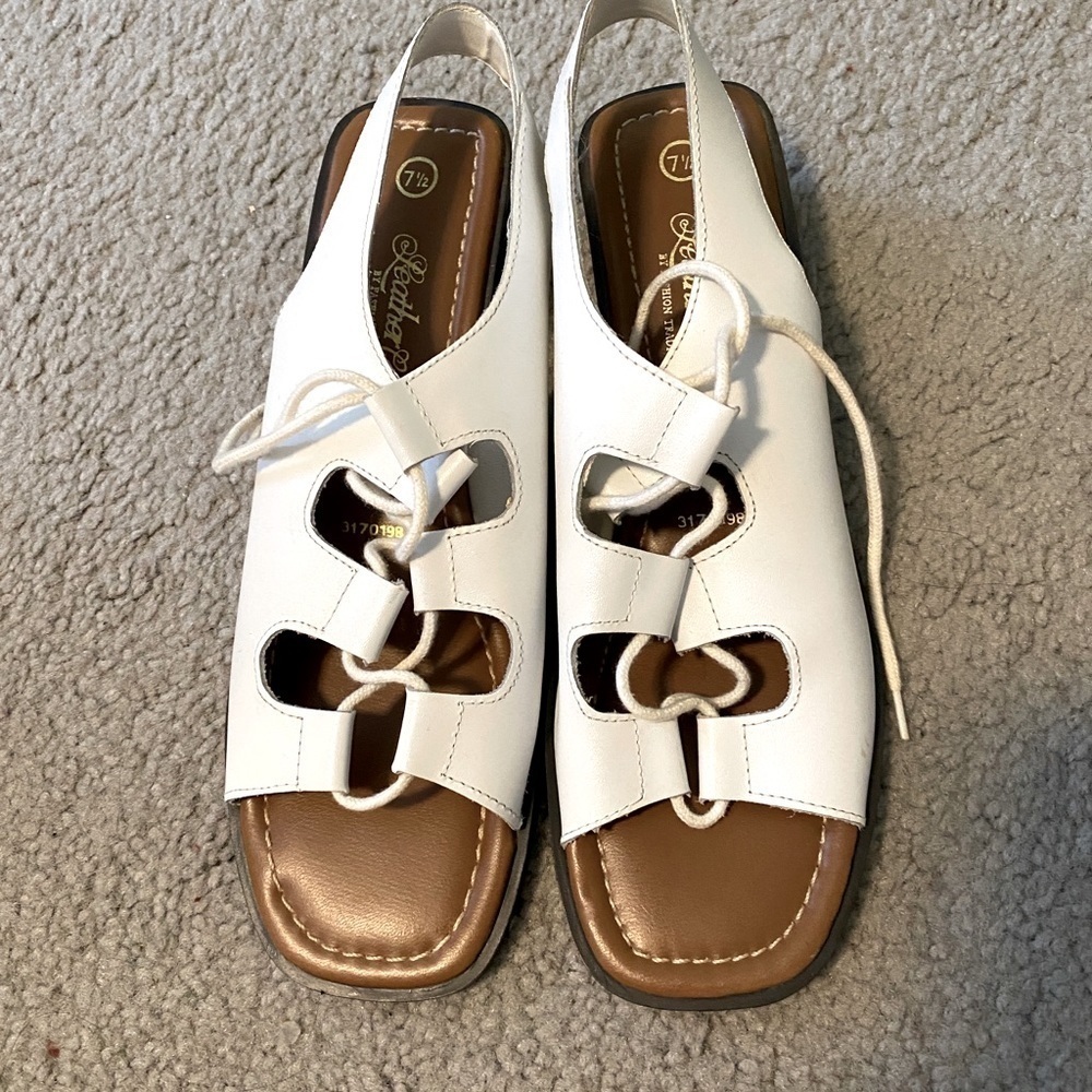 Vintage 80's leather craft by fashion tradition white lace sandal size 7.5